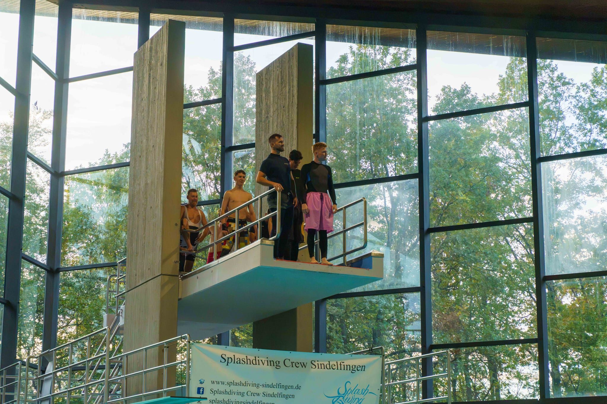 Splashdiving im Sindelfinger Hallenbad.