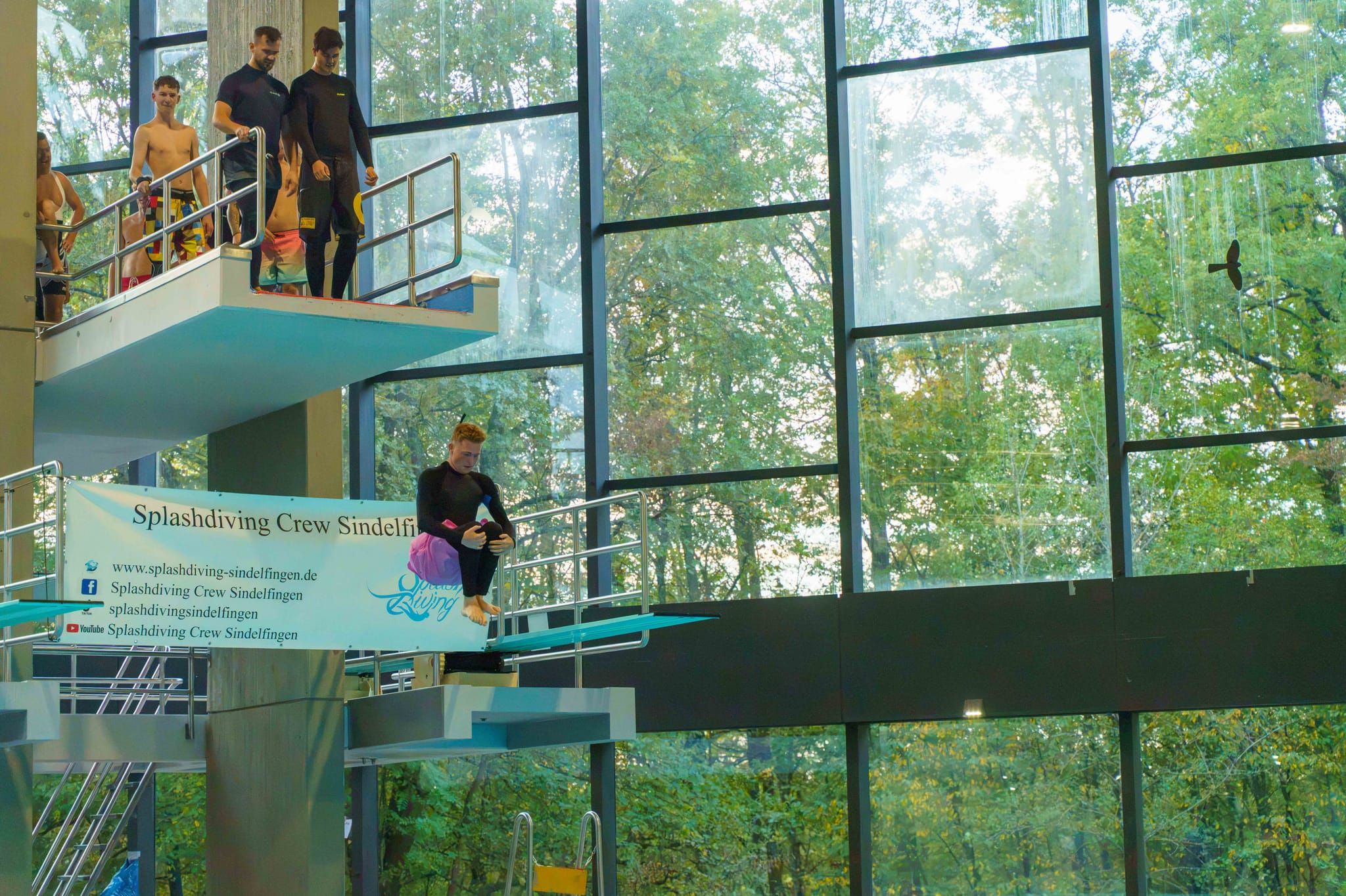 Splashdiving im Sindelfinger Hallenbad.