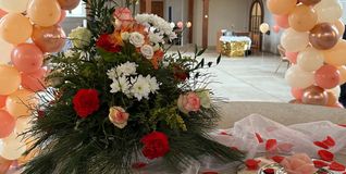 In festlicher Atmosphäre in der Stadtkirche geben sich Paare das Ja-Wort. Bilder: