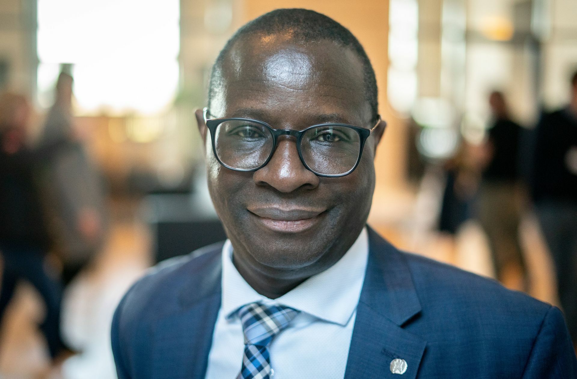 Karamba Diaby freut sich über zwei neue Bundestagsabgeordnete, die auch in Afrika geboren sind.
 Foto: Kay Nietfeld/dpa/Kay Nie..