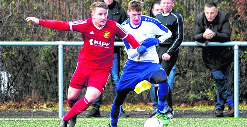 Marc Hetzel (weißes Trikot) erzielte das 1:1 in der 90. Minute. Bild: automotorart