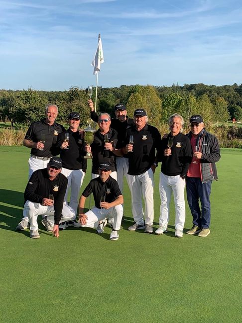 Zum Feiern zumute war hinterher nur dem Sindelfinger Team. Der Pokal ist mittlerweile wieder zurück auf dem Wettbachplatz, es steht 3:3. Fortsetzung im September 2020.