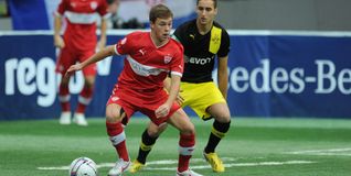 Joshua Kimmich (links) im Sindelfinger Glaspalast noch im VfB-Trikot. Als 18-jähriger verließ er den Brustring-Verein.