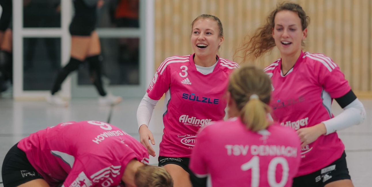 Die Gärtringerin (Nummer 3) freut sich über den Gewinn der Deutschen Meisterschaften mit ihren Teamkolleginnen vom TSV Dennach. Bild: Lars Neumann