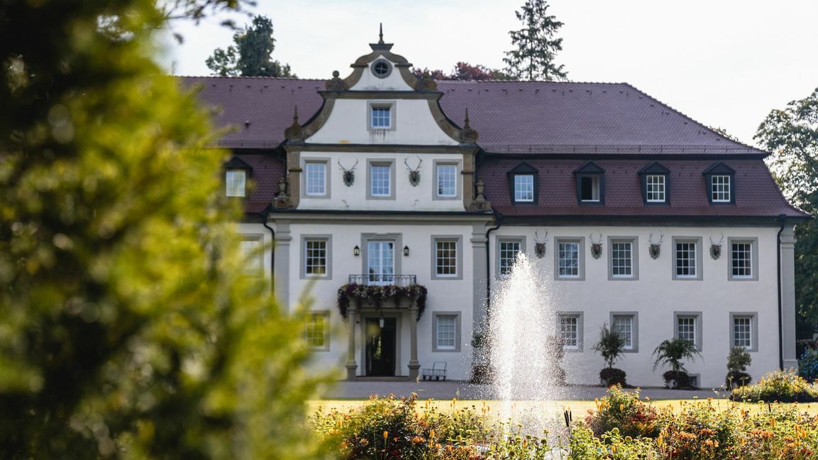 Schöne Außenansicht vom Schlosshotel Friedrichsruhe