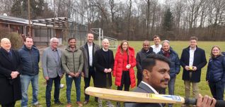 Gemeinsames Gruppenbild auf dem Gelände des TSV Hausen.