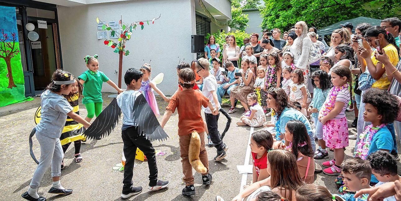 Mit dem Theaterstück „Fröhliches Fest der Gartentiere“ feierte die Kita Spitzholz ihr 50-jähriges Bestehen