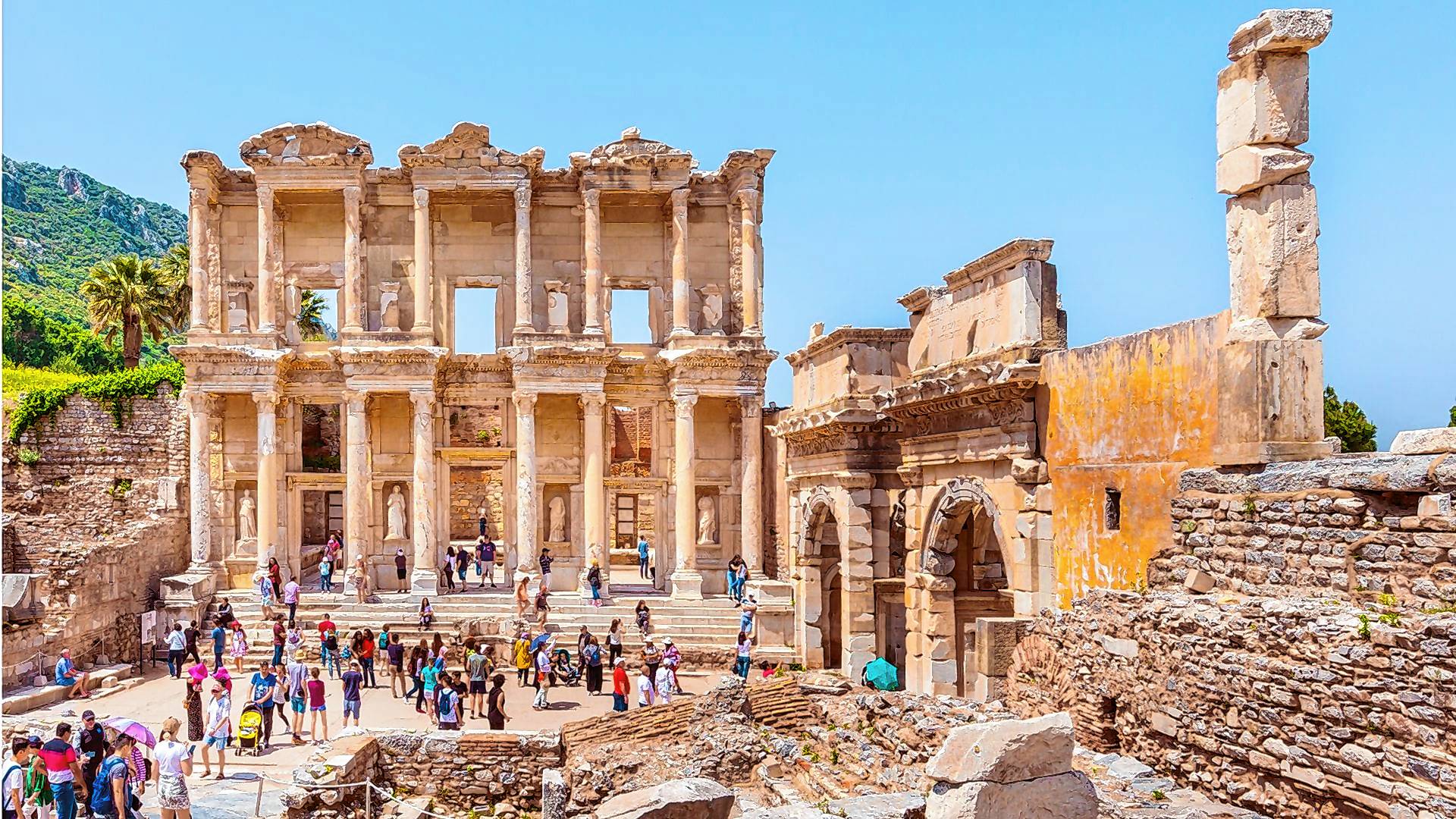 Beliebtes Ziel für Touristen: die berühmte Celsus-Bibliothek in Ephesos