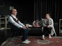 Bernd Schmalenbach und Anna Baruzzi erweisen sich als genau die richtigen Darsteller für „Die Tanzstunde“.