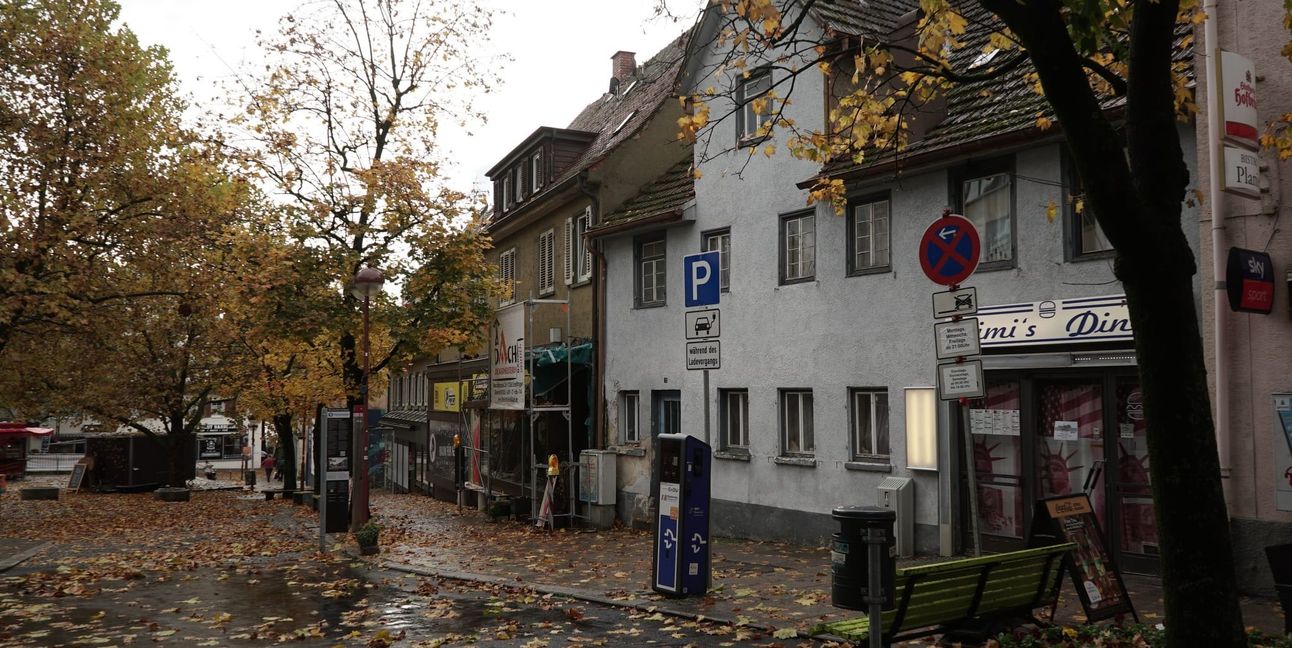 Die Grundstücke von Planiestraße 7 mit Dimis Diner. bis runter zum ehemaligen Teedösle gehoeren zu Los 2.