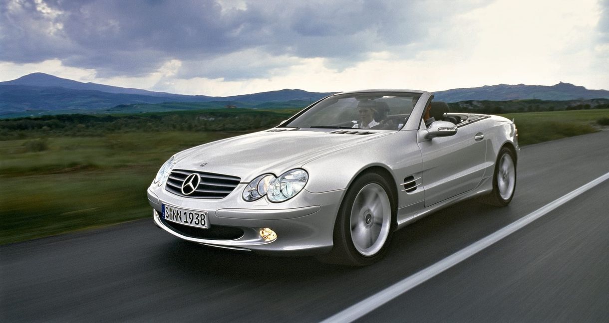 Der Mercedes-Benz SL der Baureihe R 230 kam vor 25 Jahren auf den Markt. Er verkörperte die Eigenschaften eines sportlichen Reisewagens in Reinkultur.