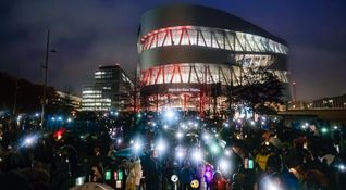 Die Veranstaltung beginnt um 17 Uhr auf dem Hügel des Mercedes-Benz Museums mit einem fröhlichen Warm-up der Kinderband Donikkl Crew.