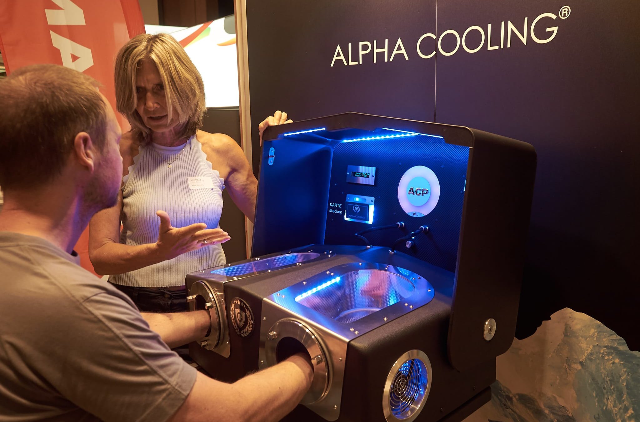 Petra Schneider r. mit ihrem  Alpha Cooling
