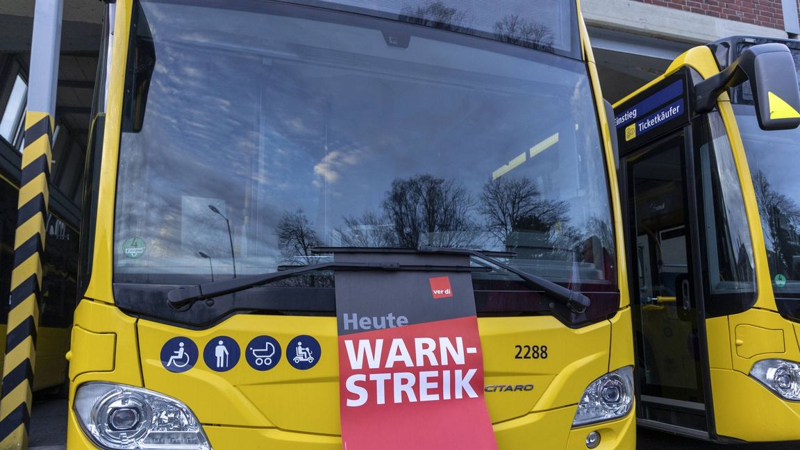 Verdi kündigt Warnstreiks im Nahverkehr am Montag an. (Symbolbild)