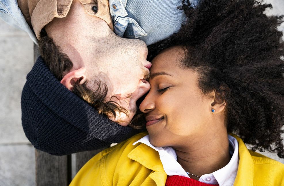 Wertschätzung, Anerkennung und sexuelle Befriedigung sind wichtige Bausteine für eine zufriedene und treue Partnerschaft.