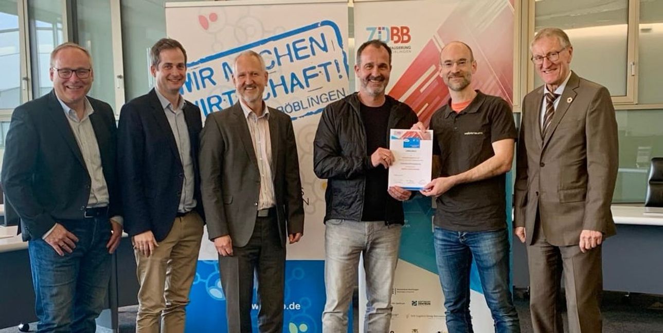 Prof. Dr. Alexander Rossmann (HHZ), Dr. Sascha Meßmer (Kreiswirtschaftsförderer), Dr. Claus Hoffmann (ZD.BB), Andreas Binz (Geschäftsführer Velotraum), Moritz Pfrengle (Velotraum) und Landrat Roland Bernhard.