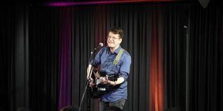 Nils Heinrich hat im Alten Amtsgericht für reichlich gute Laune gesorgt.