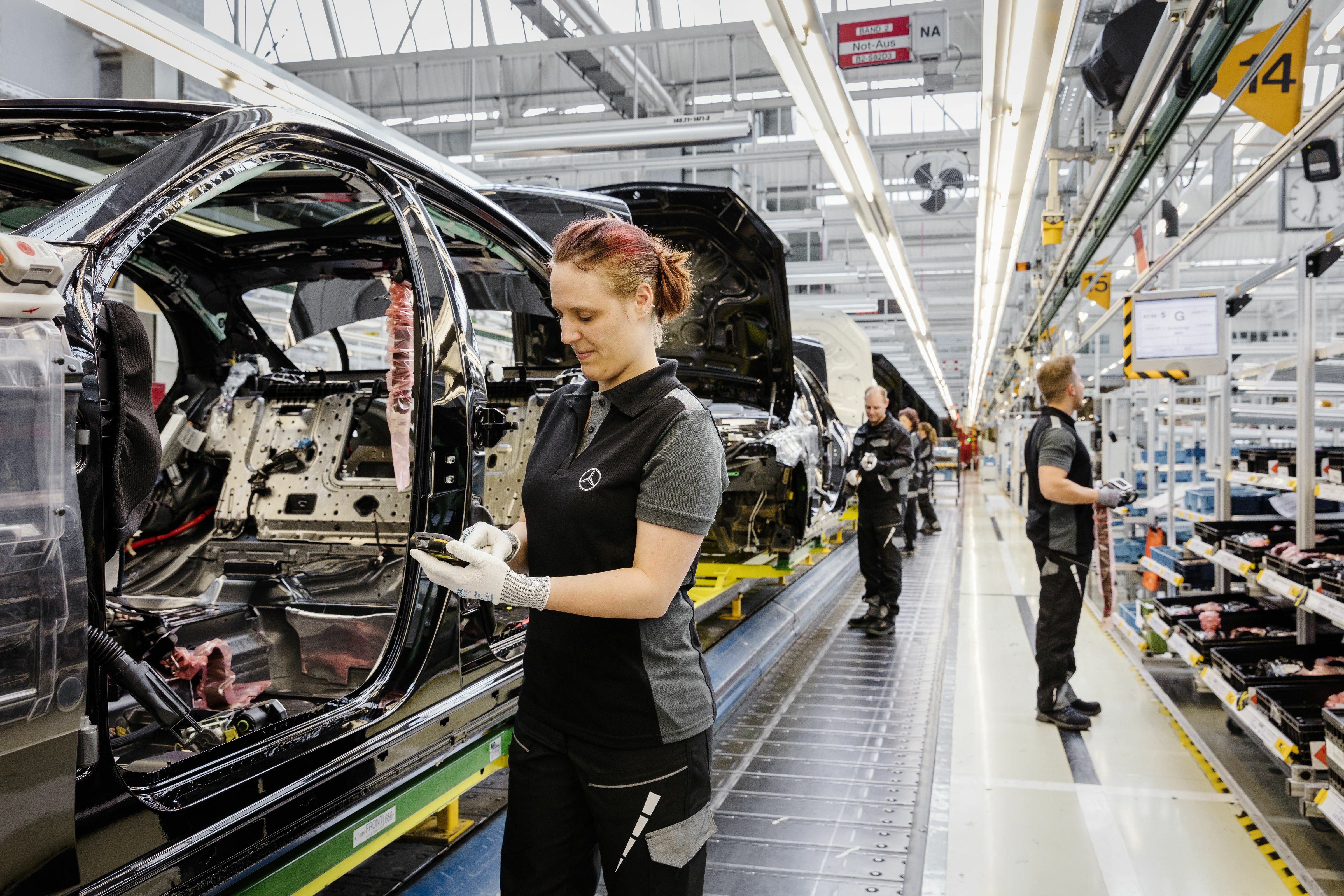 Montage S-Klasse im Mercedes-Benz Werk Sindelfingen
Assembly of the S-Class at the Mercedes-Benz Sindelfingen Plant
