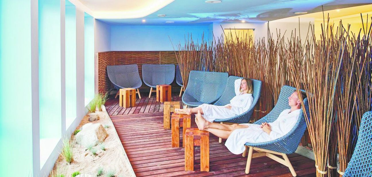 Salz in der Luft und 34 Grad – fast wie am Strand: der Meerklimaraum der Mineraltherme. Bild: Kittelberger/Mineraltherme