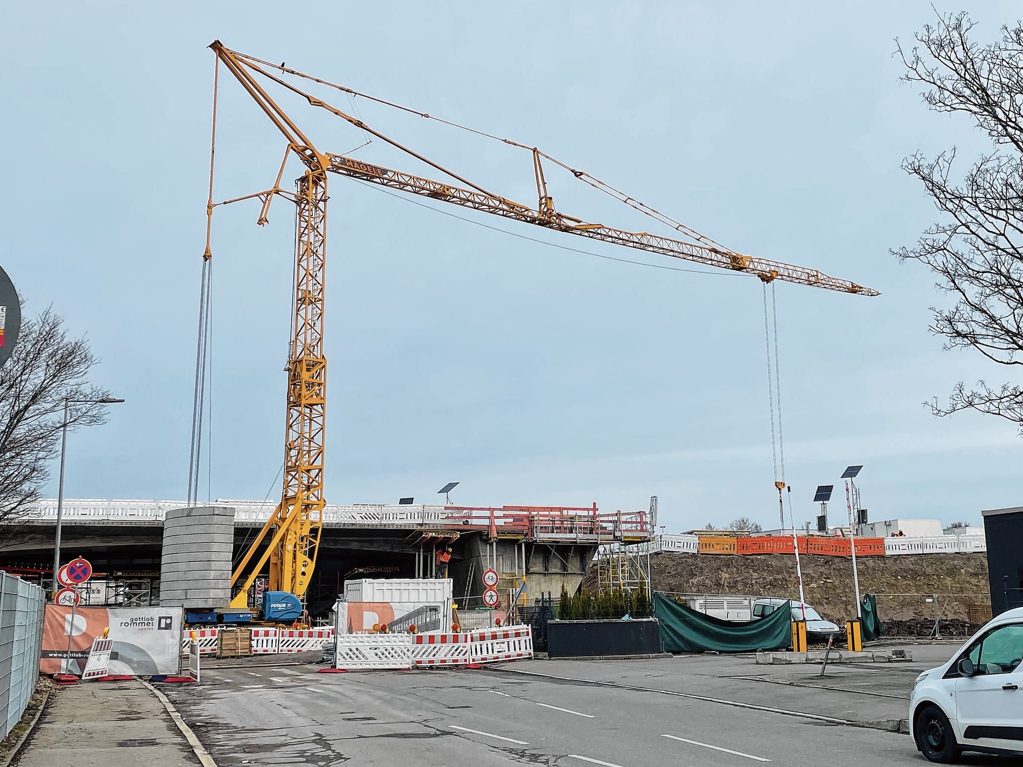Ab 28. Februar ist die Calwer Straße dicht - betroffen ist der Abschnitt zwischen Flugfeld-Allee und Johann-Schütte-Straße. Die Umleitung führt über die Hulb. Grafik: Stadt Böblingen