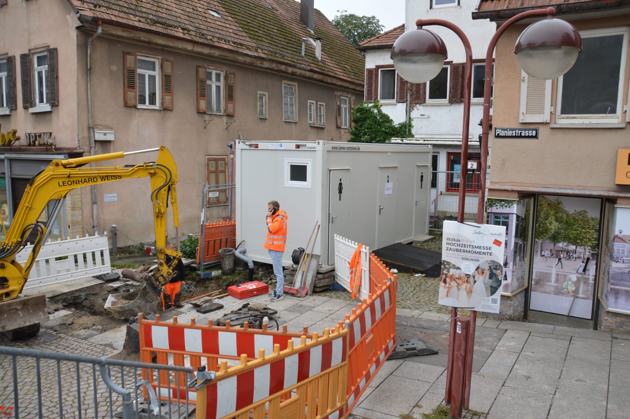 Der Container ist ein Ersatzangebot für die Toiletten im Funktionsgebäude.