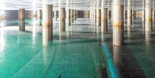 Im Wasserwerk Poltringen wird das Rohwasser aus den Brunnen aufbereitet und landet in solchen riesigen Speicherkammern, bevor Pumpen es ins Versorgungsnetz zu den Kommunen befördern.