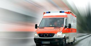 Der Motorradfahrer wurde vom Rettungsdienst in ein Krankenhaus gebracht.