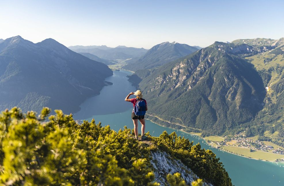 Mittlerweile ist ein Urlaub in Österreich wieder möglich – bei der Ein- und Ausreise gibt es aber ein paar Dinge, die man beachten muss. Foto: imago images/imagebroker