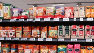 Ein Mix aus vielen  Zutaten: Fast Food im Supermarkt.