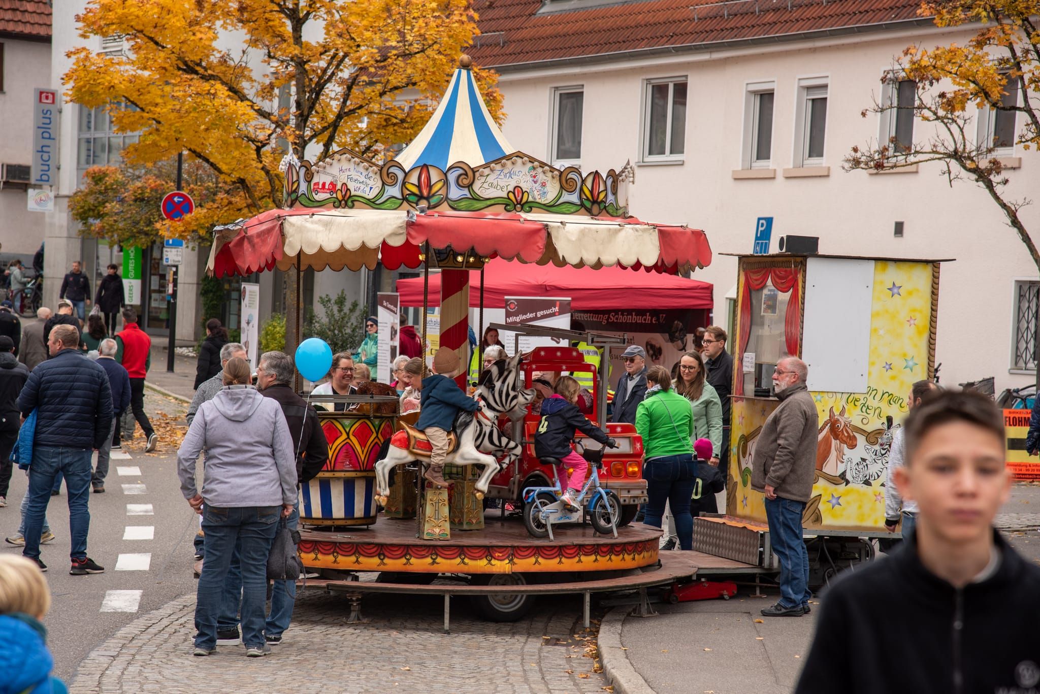 Tausende besuchten bei spätsommerlichem Wetter den Holzgerlinger Herbst.