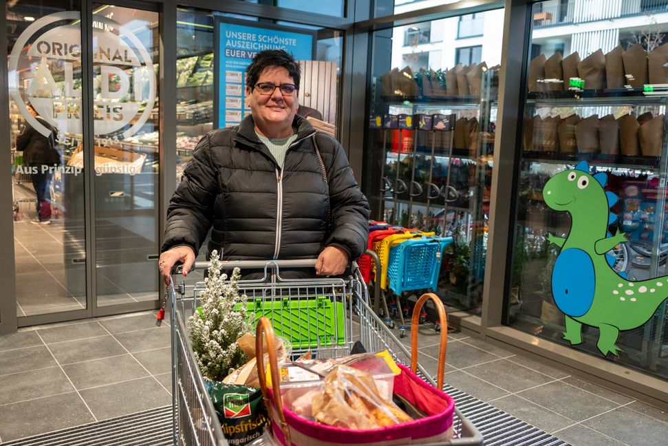 Mit zu den ersten Kunden gehörte auch Yolanda Reichel aus Maichingen. Bild: Nüßle