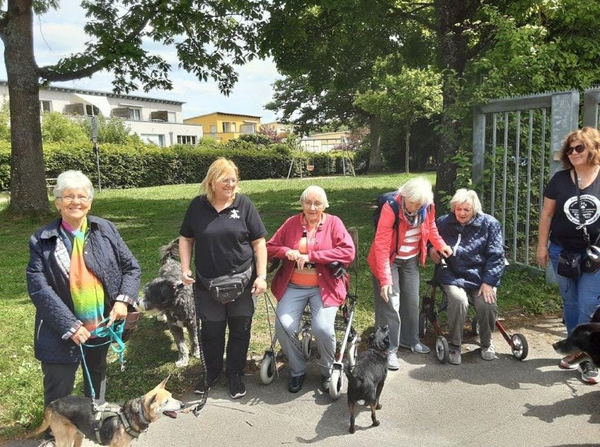 Freuten sich sehr über den Besuch des HSV Magstadt: die Senioren im Haus der Pflege St. Hildegard in Böblingen.