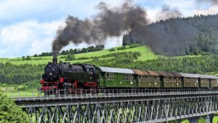 Eine von mehreren historischen Eisenbahnstrecken in Baden-Württemberg: die Sauschwänzlebahn. Weitere Museumsbahnen in der Bildergalerie.