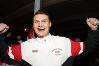 Bilder aus dem Bootshaus in Böblingen: Der VfB Stuttgart ist DFB-Pokalsieger und die Fans sind aus dem Häuschen.
