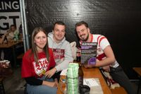 Bilder aus dem Bootshaus in Böblingen: Der VfB Stuttgart ist DFB-Pokalsieger und die Fans sind aus dem Häuschen.