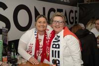 Bilder aus dem Bootshaus in Böblingen: Der VfB Stuttgart ist DFB-Pokalsieger und die Fans sind aus dem Häuschen.