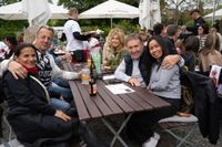 Bilder aus dem Bootshaus in Böblingen: Der VfB Stuttgart ist DFB-Pokalsieger und die Fans sind aus dem Häuschen.