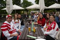 Bilder aus dem Bootshaus in Böblingen: Der VfB Stuttgart ist DFB-Pokalsieger und die Fans sind aus dem Häuschen.