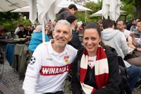 Bilder aus dem Bootshaus in Böblingen: Der VfB Stuttgart ist DFB-Pokalsieger und die Fans sind aus dem Häuschen.