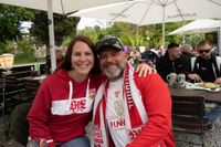 Bilder aus dem Bootshaus in Böblingen: Der VfB Stuttgart ist DFB-Pokalsieger und die Fans sind aus dem Häuschen.