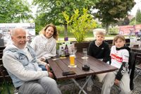 Bilder aus dem Bootshaus in Böblingen: Der VfB Stuttgart ist DFB-Pokalsieger und die Fans sind aus dem Häuschen.