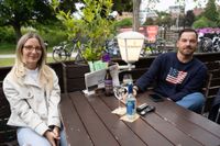 Bilder aus dem Bootshaus in Böblingen: Der VfB Stuttgart ist DFB-Pokalsieger und die Fans sind aus dem Häuschen.