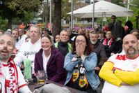 Bilder aus dem Bootshaus in Böblingen: Der VfB Stuttgart ist DFB-Pokalsieger und die Fans sind aus dem Häuschen.