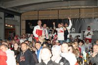 Bilder aus dem Bootshaus in Böblingen: Der VfB Stuttgart ist DFB-Pokalsieger und die Fans sind aus dem Häuschen.