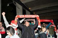 Bilder aus dem Bootshaus in Böblingen: Der VfB Stuttgart ist DFB-Pokalsieger und die Fans sind aus dem Häuschen.