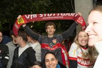 Bilder aus dem Bootshaus in Böblingen: Der VfB Stuttgart ist DFB-Pokalsieger und die Fans sind aus dem Häuschen.