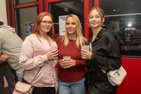 Mega-Stimmung bei der Pressluftparty der Feuerwehr Schönaich. Ausgelassene  Atmosphäre und ein rappelvolles Gerätehaus.