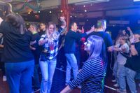 Mega-Stimmung bei der Pressluftparty der Feuerwehr Schönaich. Ausgelassene Atmosphäre und ein rappelvolles Gerätehaus.