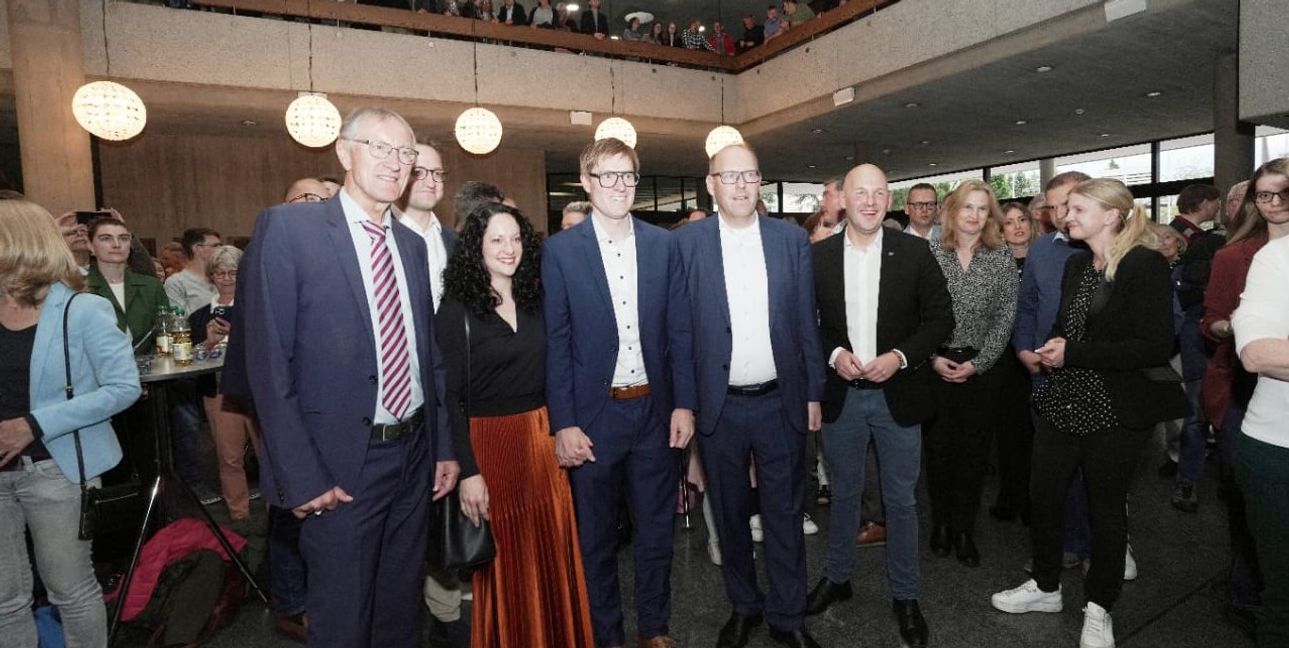 Markus Kleemann mit seiner Partnerin Ilona, Landrat Roland Bernhard (ganz links), noch-OB Dr. Bernd Vöhringer und dem CDU-Bundestagsabgeordneten Marc Biadacz.