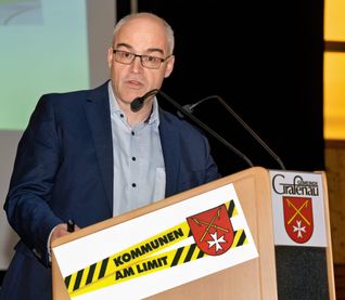 Grafenaus Bürgermeister Martin Thüringer aus Grafenau ruft am bundesweiten Aktionstag „Kommunen am Limit“ dringend zum Handeln von Bund und Land auf.